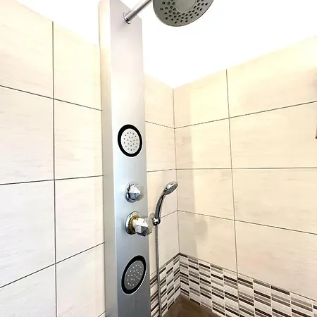 Waterfront Apartman *